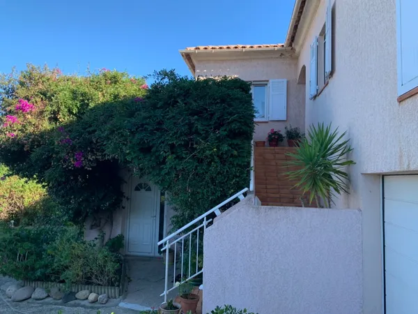 Maison 900 m² 