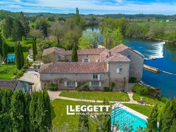 Maison 27 pièces 487 m² 