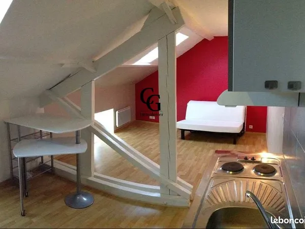 Studio 1 pièce 17 m² 