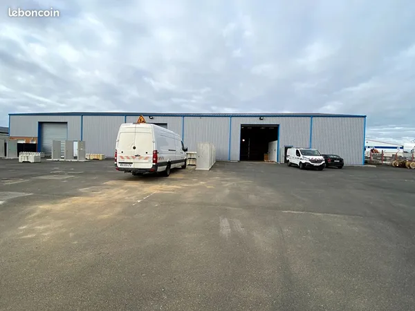 Local 1125 m² PRINQUIAU 