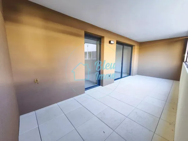 CASTRIES APPARTEMENT T2 44m2 avec TERRASSE et PARKING 