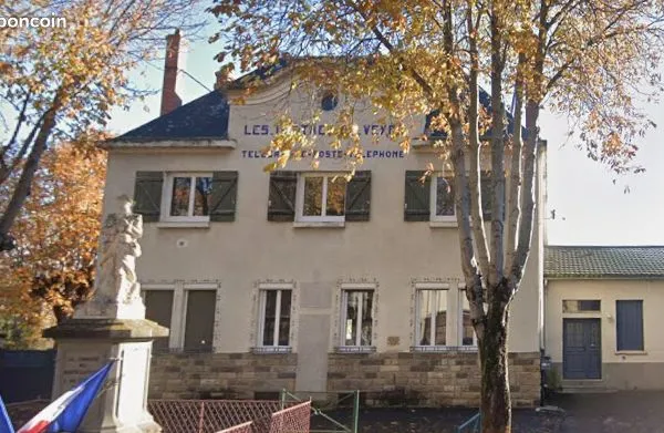 Chambre à l'étage dans colocation aux Martres de Veyre 