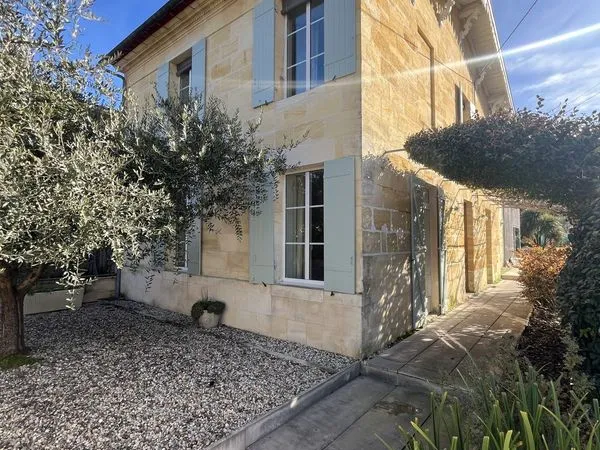 Maison 8 pièces 237 m² 
