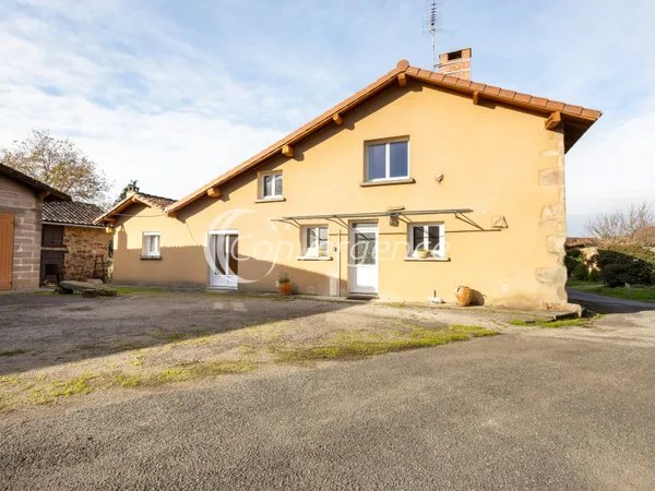 Maison à rénover avec fort potentiel, située dans un petit l 