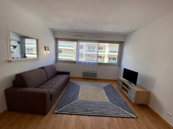 33000 BORDEAUX - APPARTEMENT T2 A LOUER MEUBLE ET ENTIEREMENT RENOVE 