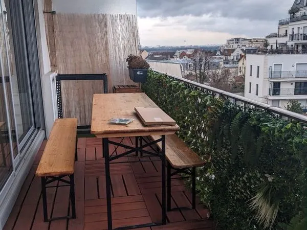 Grand studio lumineux avec balcon 