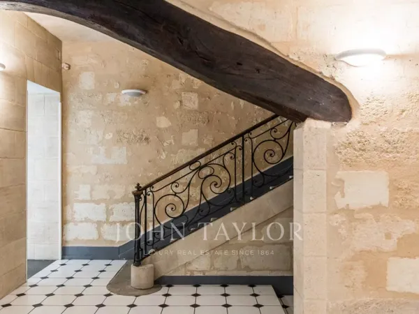 TROIS PIECES - ASCENSEUR - PARKING - TRIANGLE D'OR 