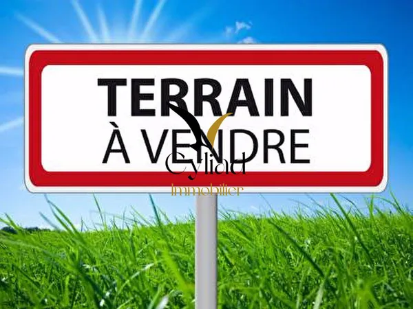 Rare - Terrain constructible à Saint-Coulomb 