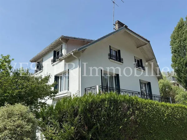 Maison 8 pièces 185 m² 