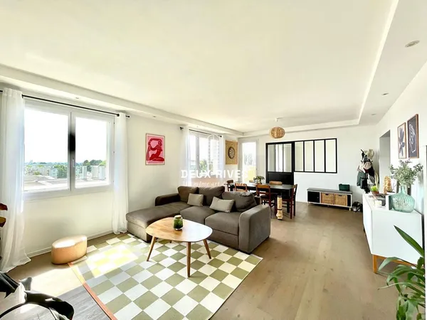Bel appartement rénové au dernier étage avec ascenseur 