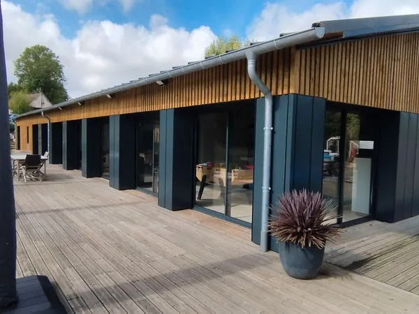 Magnifique villa contemporaine de 320m2 et 9300m2 de terrain 
