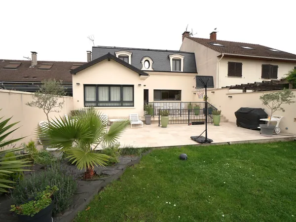 Pavillon d'habitation récent de 155 m2 sur un terrain de 520 