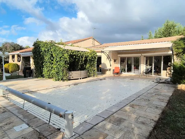 Magnifique maison entièrement rénovée 220m2, belles prestations, Poulx, sur terrain 1516m2 