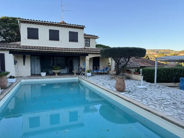 Villa de 176m2 à acheter 735000 EUR à Sainte-Maxime 