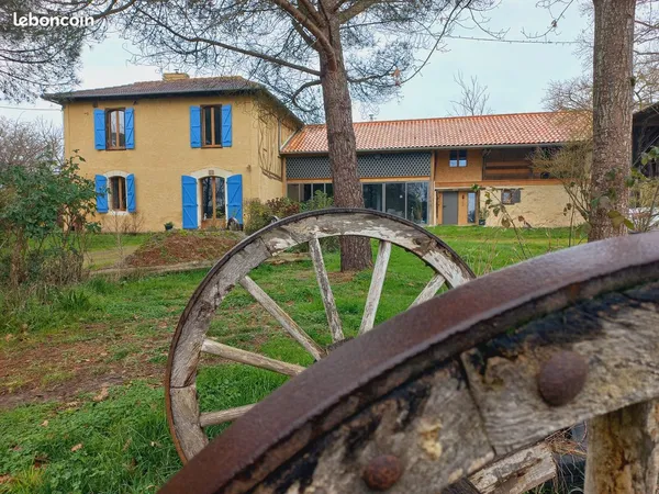 Belle demeure en situation dominante avec vue imprenable sur les coteaux et campagne 