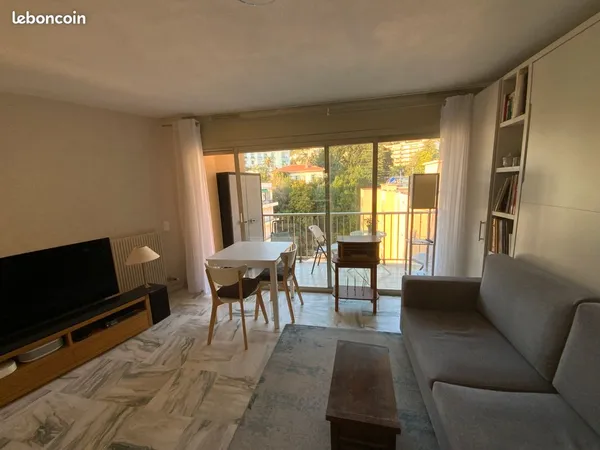 MENTON GARAVAN STUDIO DE 30 m2, terrasse. Cave 