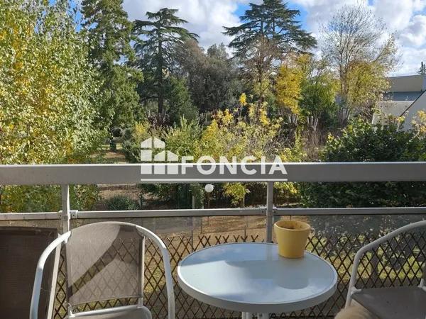 Appartement avec balcon et parking à deux pas du tram et des bords de Loire 