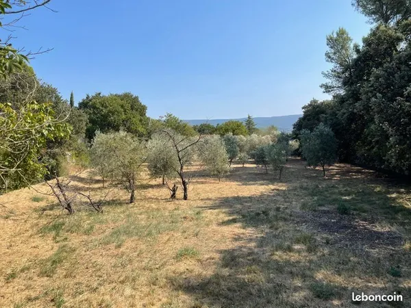 Gordes - Terrain constructible avec vue Luberon