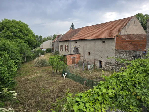 NOUVEAUTE CREUZIER LE NEUF ENSEMBLE IMMOBILIER A RENOVER 