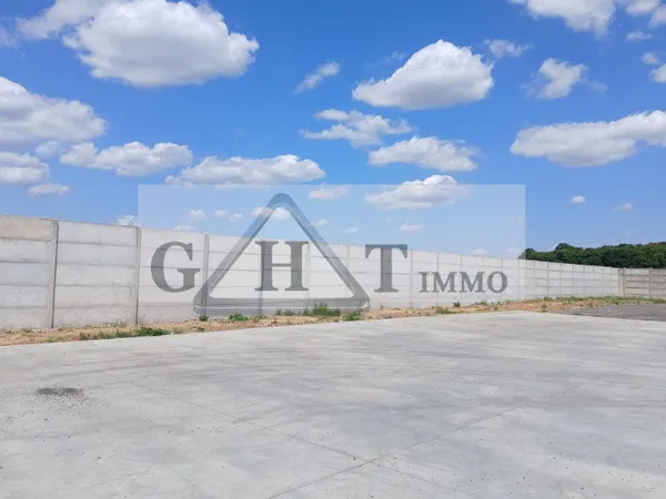 TERRAIN 5204 M² + 530 M² DE DEPOT A SAVIGNY LE TEMPLE A VENDRE 