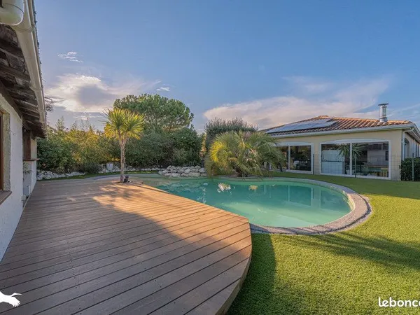 Villa 7 pièces 238 m² 