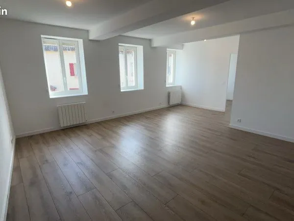 À louer - Appartement rénové avec goût à Villeneuve (01480) 