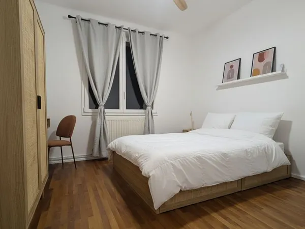 Nouvelle Chambre meublée rénovée - Charges incluses - Bron Centre 