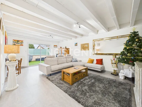 A Aurillac, quartier la Ponétie, à Vendre Maison de type 6, mitoyenne, d'une surface de 129 m². 