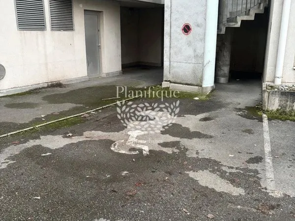 Parking/box Annemasse 