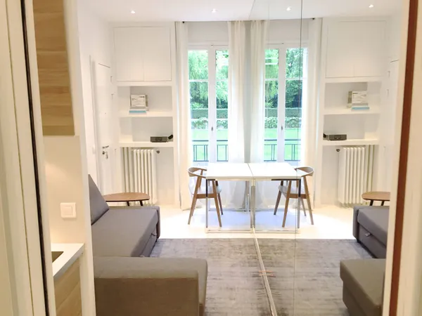 Vends joli studio rénové 13m², Paris 16ème, métro Pompe, RER C Henri Martin, Calme, sur jardin 