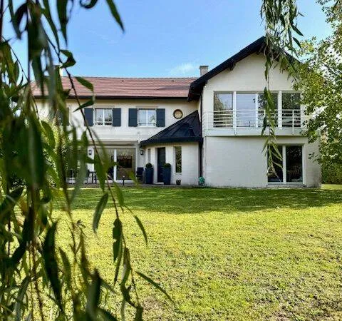 Maison 7 pièces 230 m² 