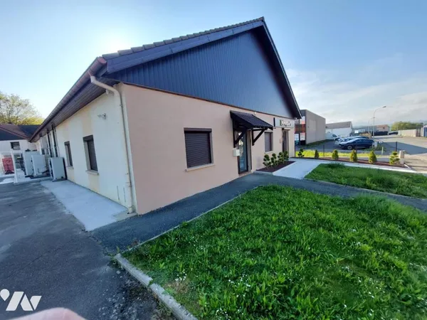 Local professionnel 420 m² 