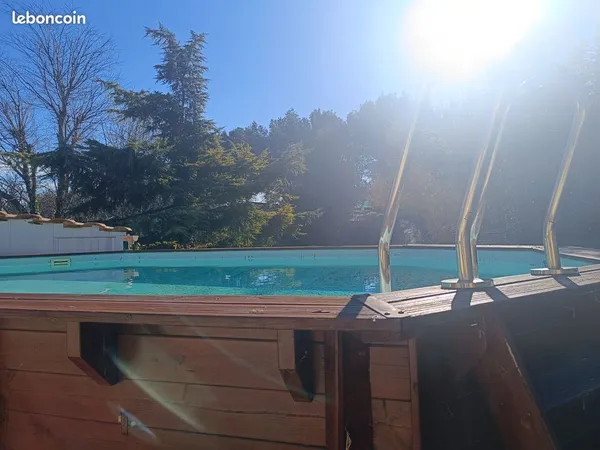 Chambre disponible colocation de 3 personnes avec piscine et jardin 