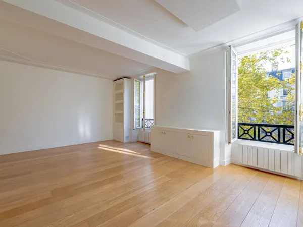 Appartement traversant de 64,31m² - Saint Germain des prés Paris VIIe 