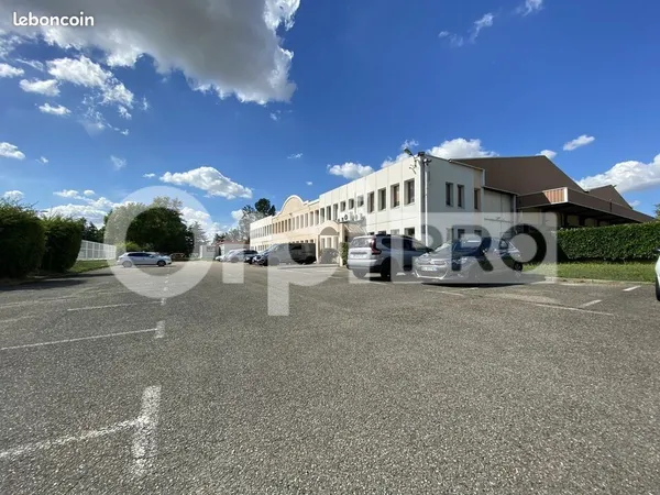 Local d'activité 1 040 m² 
