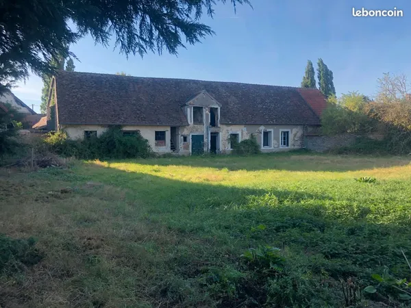 220 000 / 150m2 - Maison de type « Longère » d'environ 150m² au sol à rénover lourdement 