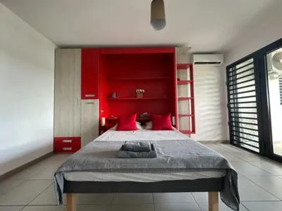 Studio meublé moderne avec vue marina 