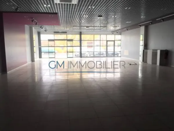 Local commercial 350 m² 