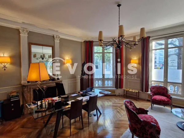 Bureaux 180 m² 