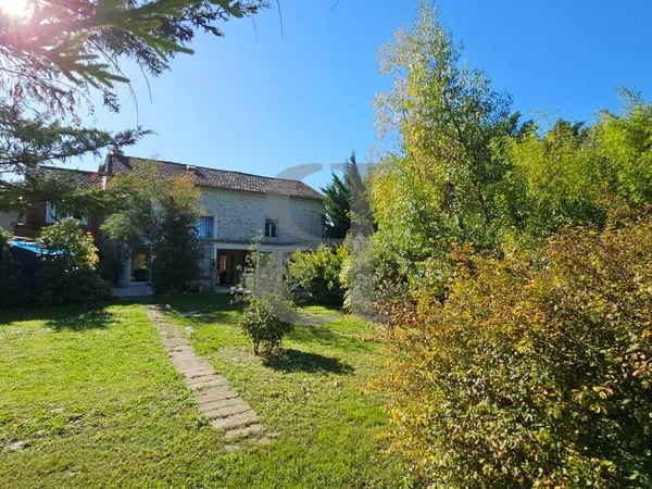 Mas provençal 9 pièces 266 m² 