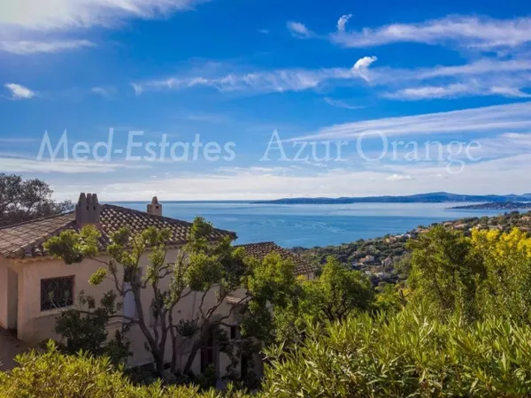 villa contemporaine d'exception a les issambres avec vue panora 