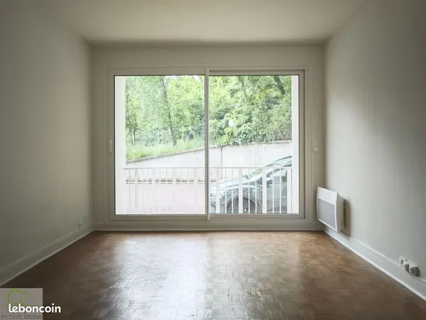 Studio 1 pièce 32 m² 