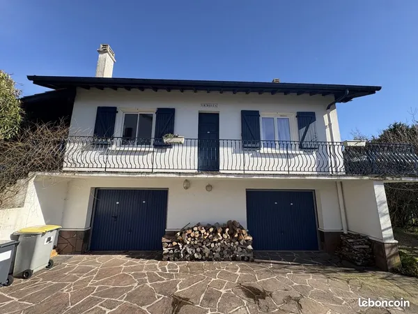 Propriété 7 pièces 242 m² 