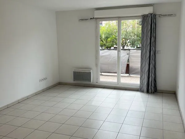 Loue appartement T3 centre-ville Martigues Jonquière 