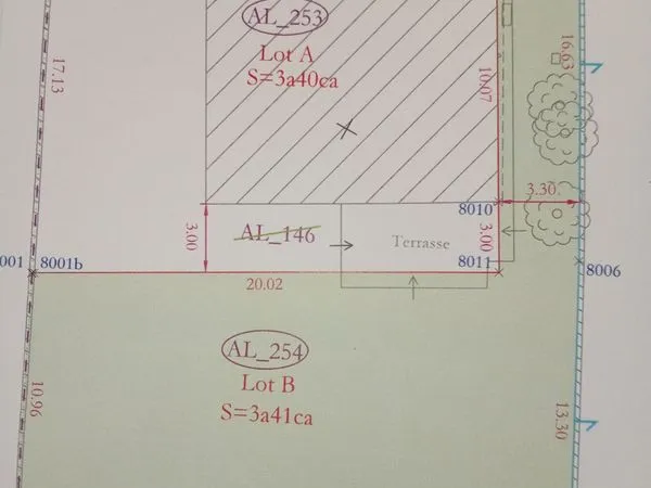 Terrain nu constructible 