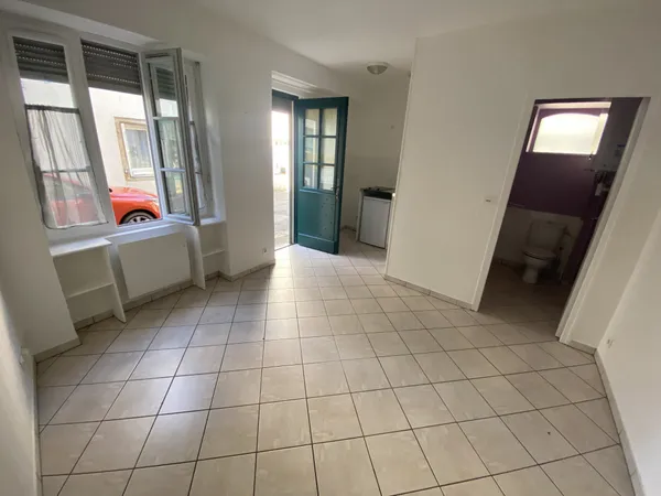 STUDIO EN REZ-DE-CHAUSSÉE 