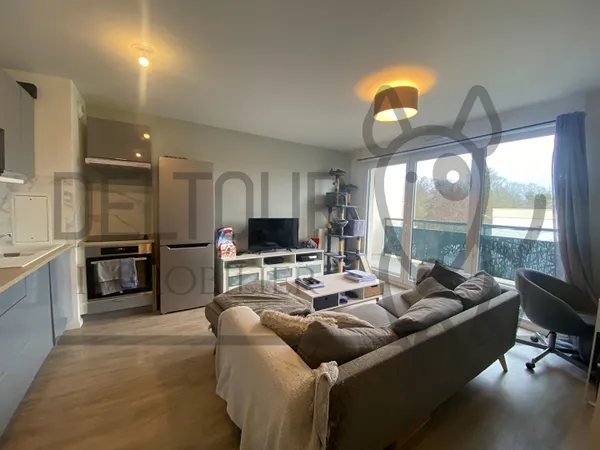 F2 COULOMMIERS - BALCON ET PARKING 
