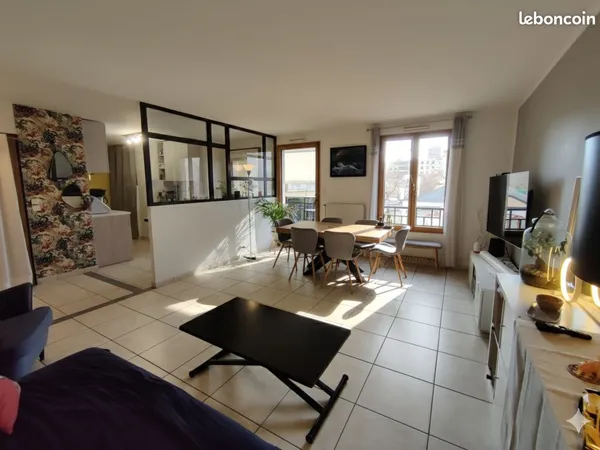 T4 traversant 89 m² - balcon, ascenseur - Part-Dieu à pied 