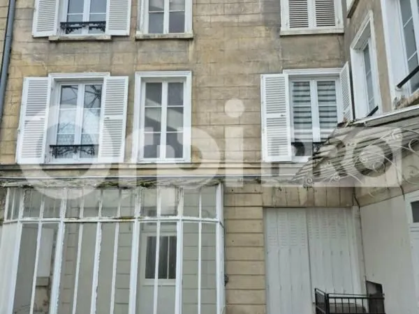 Bâtiment 300 m² 