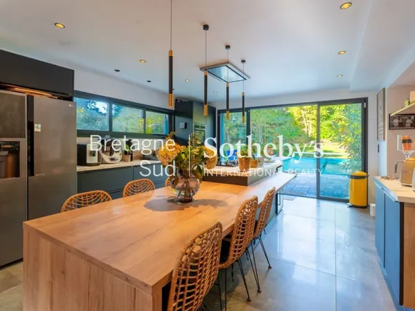 Propriété familiale de charme au coeur d'un domaine privé 